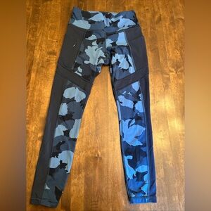 Athleta Leggings XS Blue Camo Yoga Gym Lifting Travel Athleisure Ankle 💙🖤